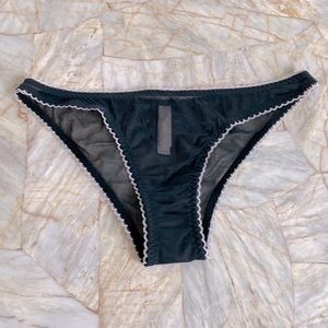 Victoria’s Secret Lingrie Vintage Gorgeous Panties Thong Cheeky Lace Satin Rare